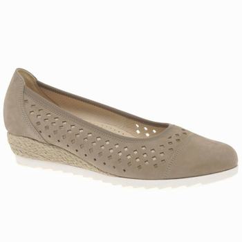 Brown Women's Gabor Evelyn Low Wedge Shoes | FVT-264759